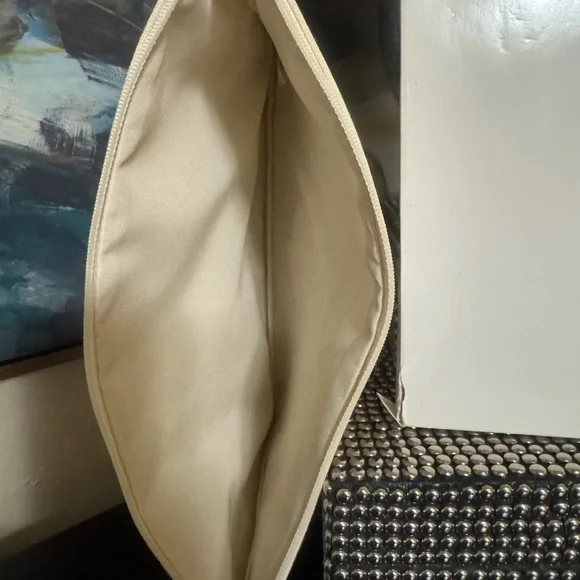 Dior Cream Floral Pouch- GWP - Picture 2 of 3